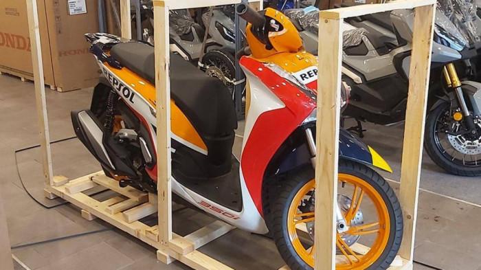 Honda SH 350i Repsol nhập Ý đầu tiên về Việt Nam, giá ngang xe hơi 1