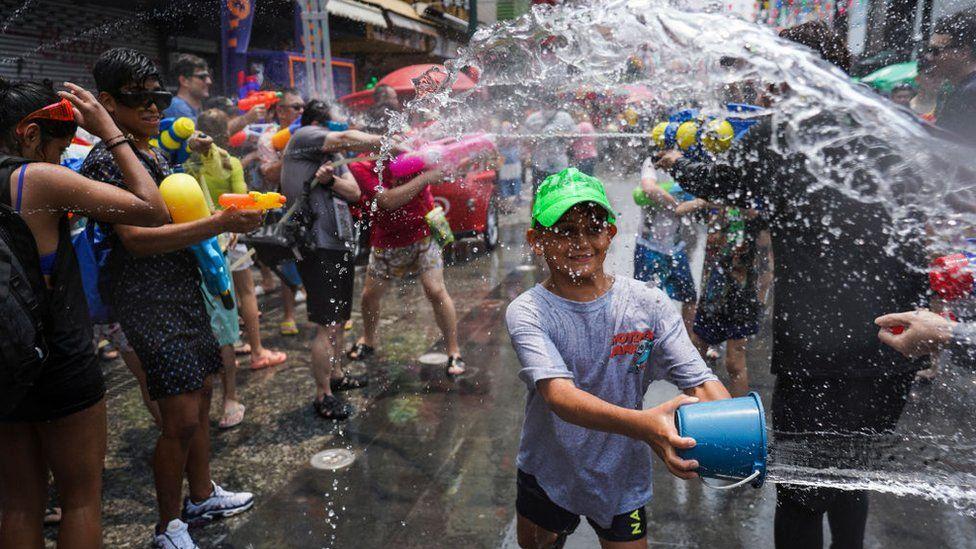 243 người chết ở lễ hội té nước Songkran Thái Lan, chủ yếu vì xe máy - 1