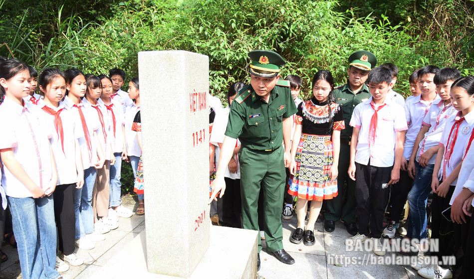 “Tiết học biên cương" góp phần bồi đắp tình yêu Tổ quốc - Đài Phát Thanh và Truyền Hình Lạng Sơn