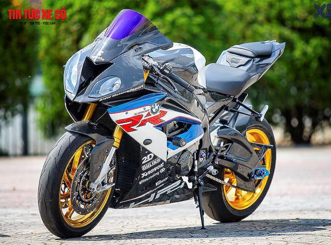 BMW S1000RR ra mắt lần đầu tiên vào năm 2009