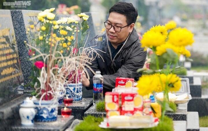 Tết Thanh minh là ngày lễ quan trọng trong tín ngưỡng thờ cúng tổ tiên của người Việt Nam. (Ảnh: Ngô Nhung)