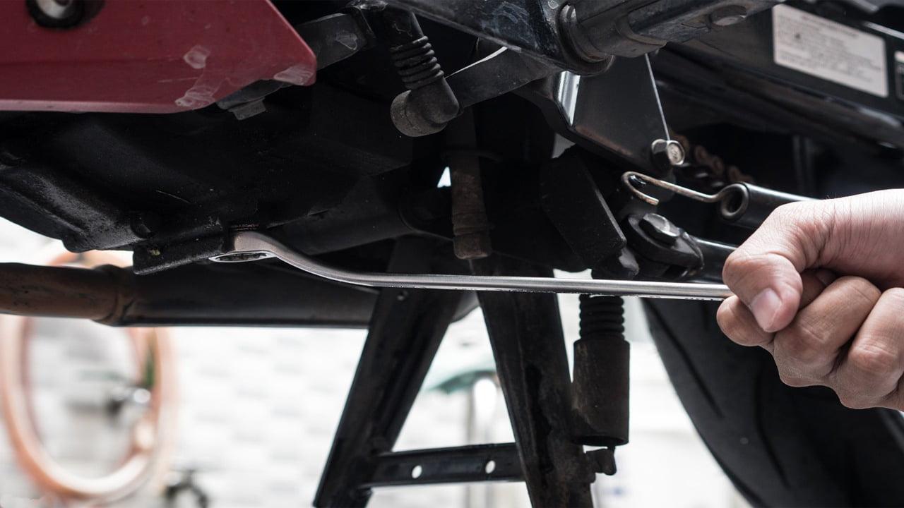 Chân ốc xe bị gãy bạn đã biết cách gỡ bỏ hay chưa