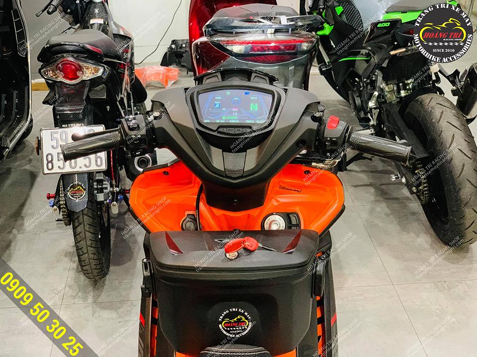 Độ đồng hồ xem phim cho xe Exciter 155 VVA