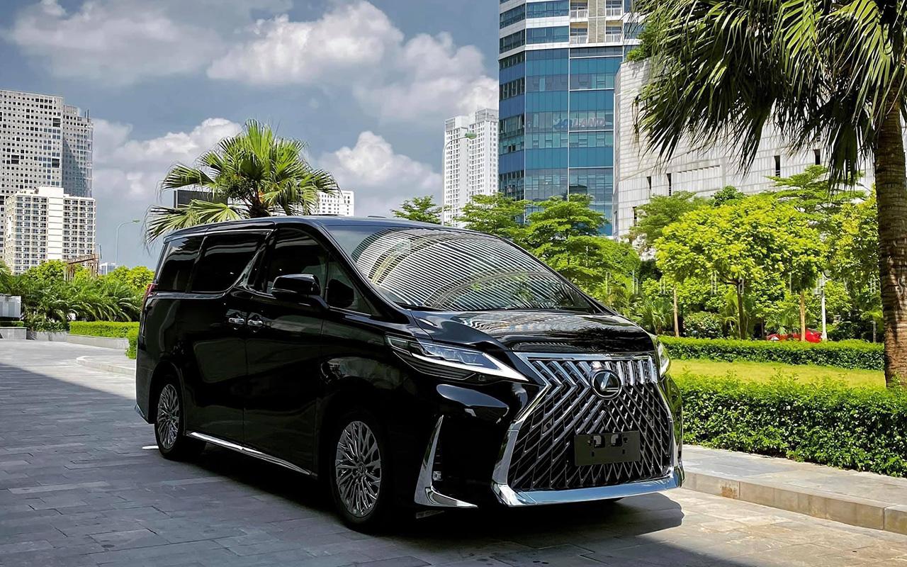 Lexus LM350 7 chỗ sang trọng lịch sự