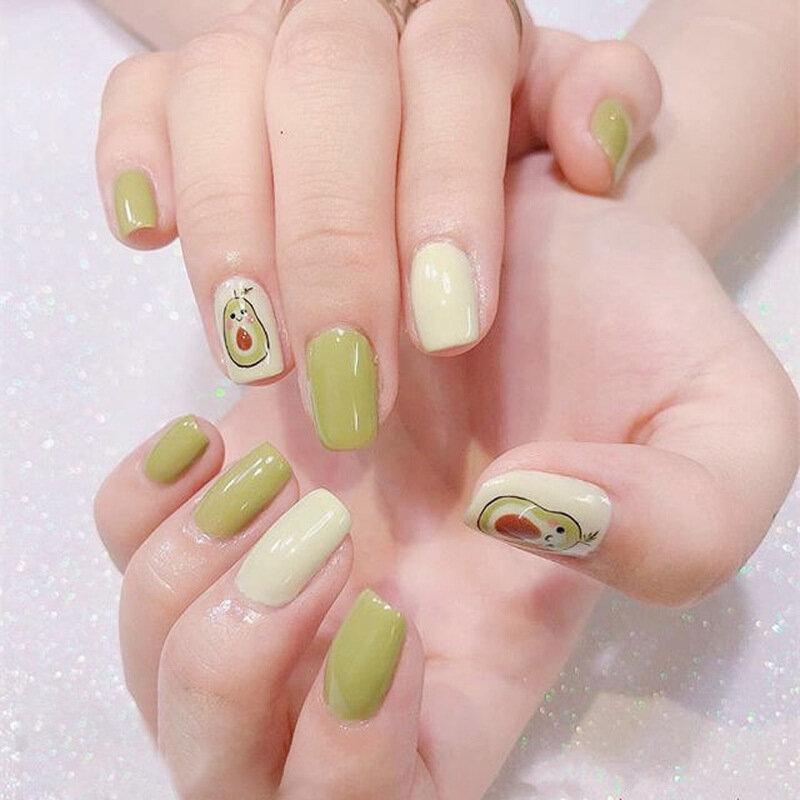 Bạn còn có thể biến tấu để mẫu nail trái bơ thêm phần sang trọng và quyến rũ