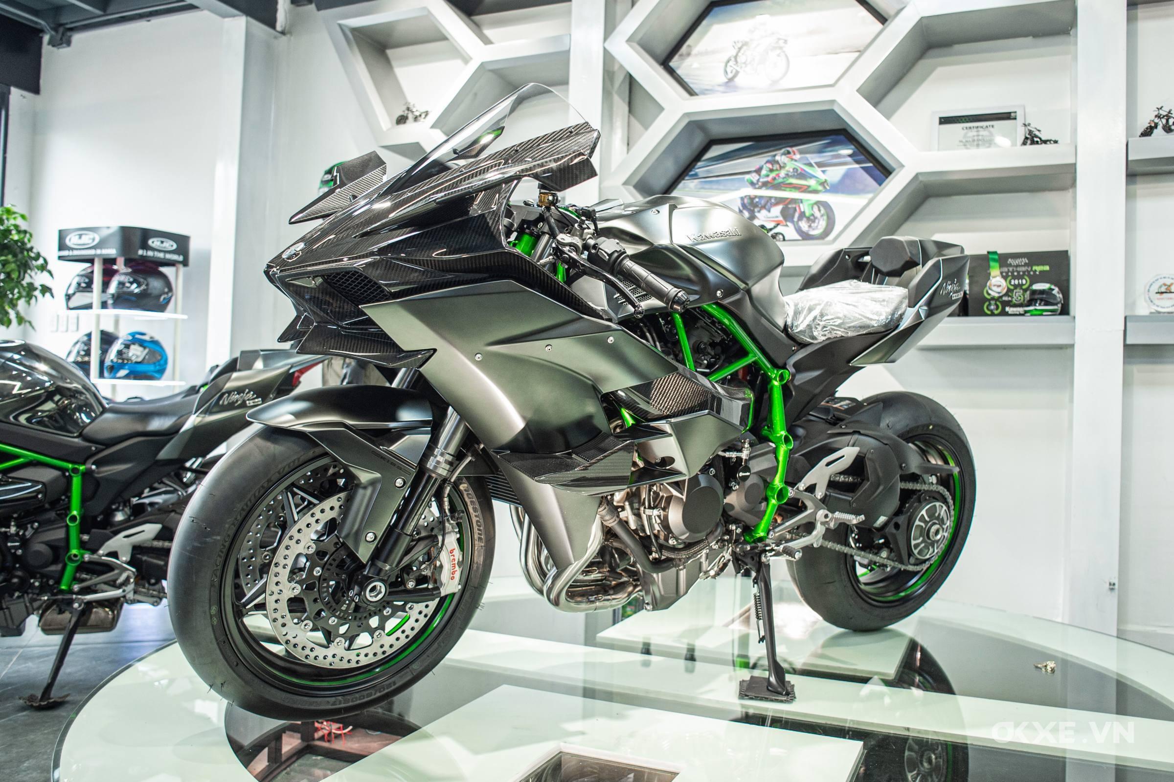 Kawasaki Ninja H2R 2023 đầu tiên về Việt Nam giá 1,83 tỷ đồng