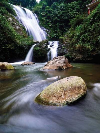 Khám phá những thác nước tuyệt đẹp ở Hòa Bình