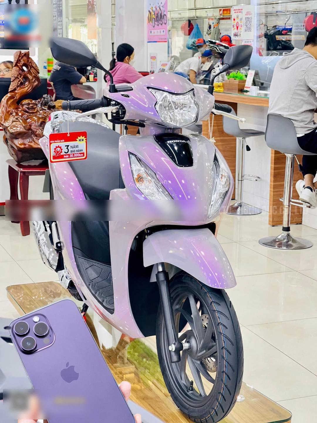 Honda Vision ra mắt màu hồng tím “Pro max” cực đỉnh, giảm giá chưa đến 25 triệu, phù hợp nhân viên lương 5 triệu?