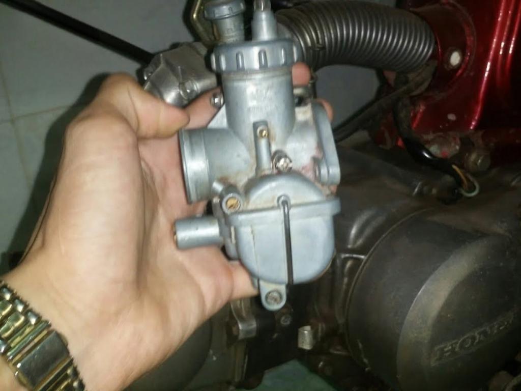 Xe Bị Chảy Xăng: Nguyên Nhân Và Cách Khắc Phục Tận Gốc