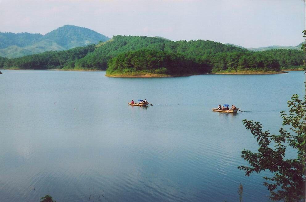 Hồ Khuôn Thần
