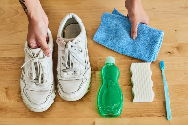10 Cách Giặt Giày Thể Thao Đúng Cách, Nhanh Chóng Và Đơn Giản