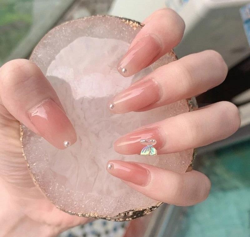 Những mẫu nail đẹp cho móng dài màu hồng nhẹ nhàng, nữ tính