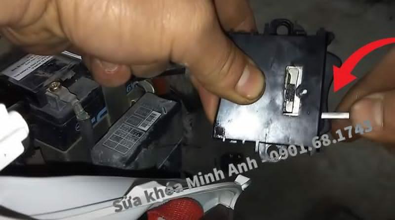 3 Cách mở cốp xe Vision khi mất chìa khóa đơn giản dễ làm!