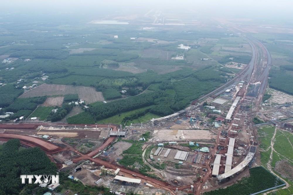 Phấn đấu hoàn thành sớm 2 tuyến đường kết nối sân bay Long Thành. (Ảnh: Công Phong/TTXVN)