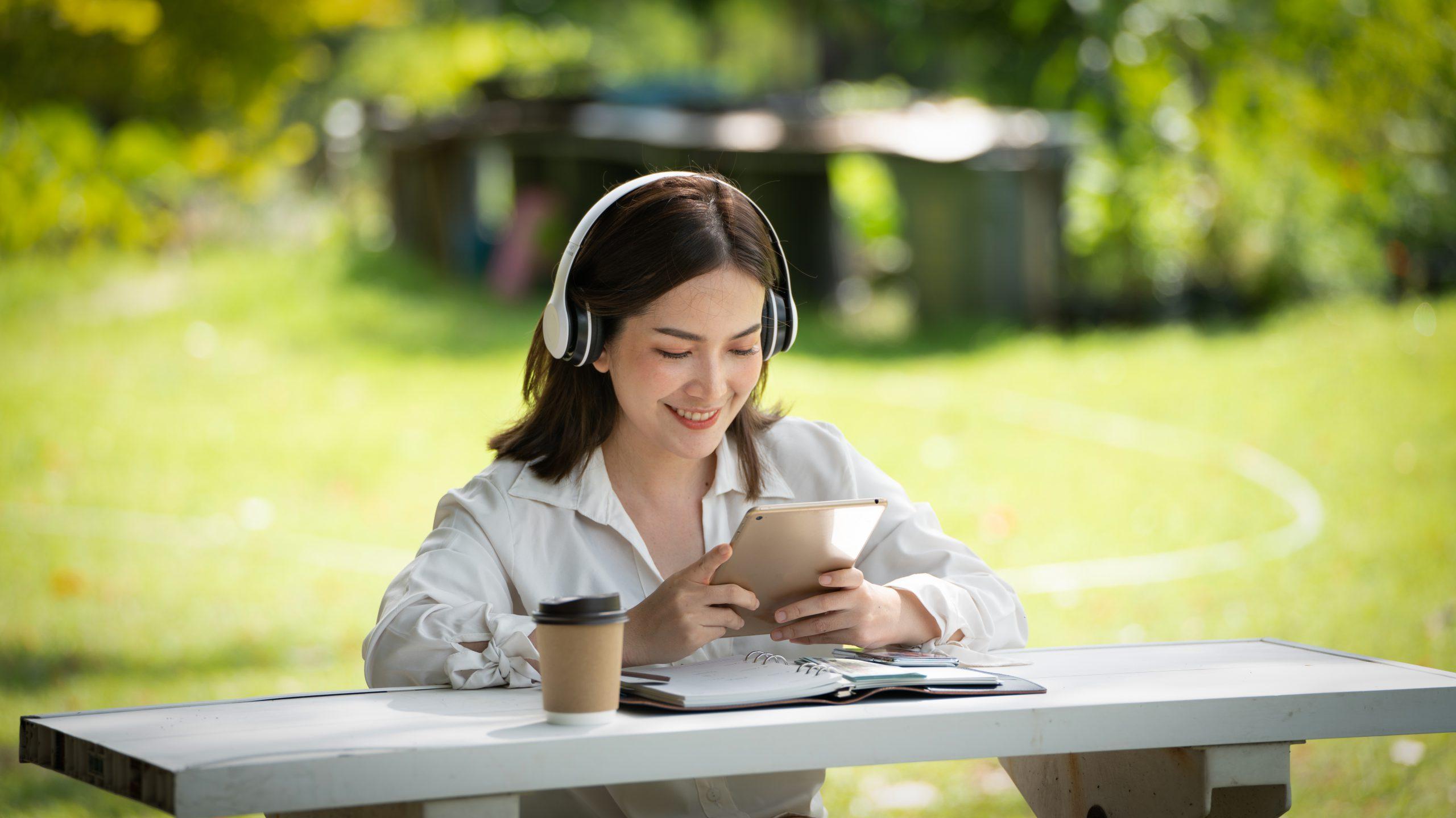 LÀM SAO ĐỂ TẬP TRUNG 100% TRONG LÚC HỌC?