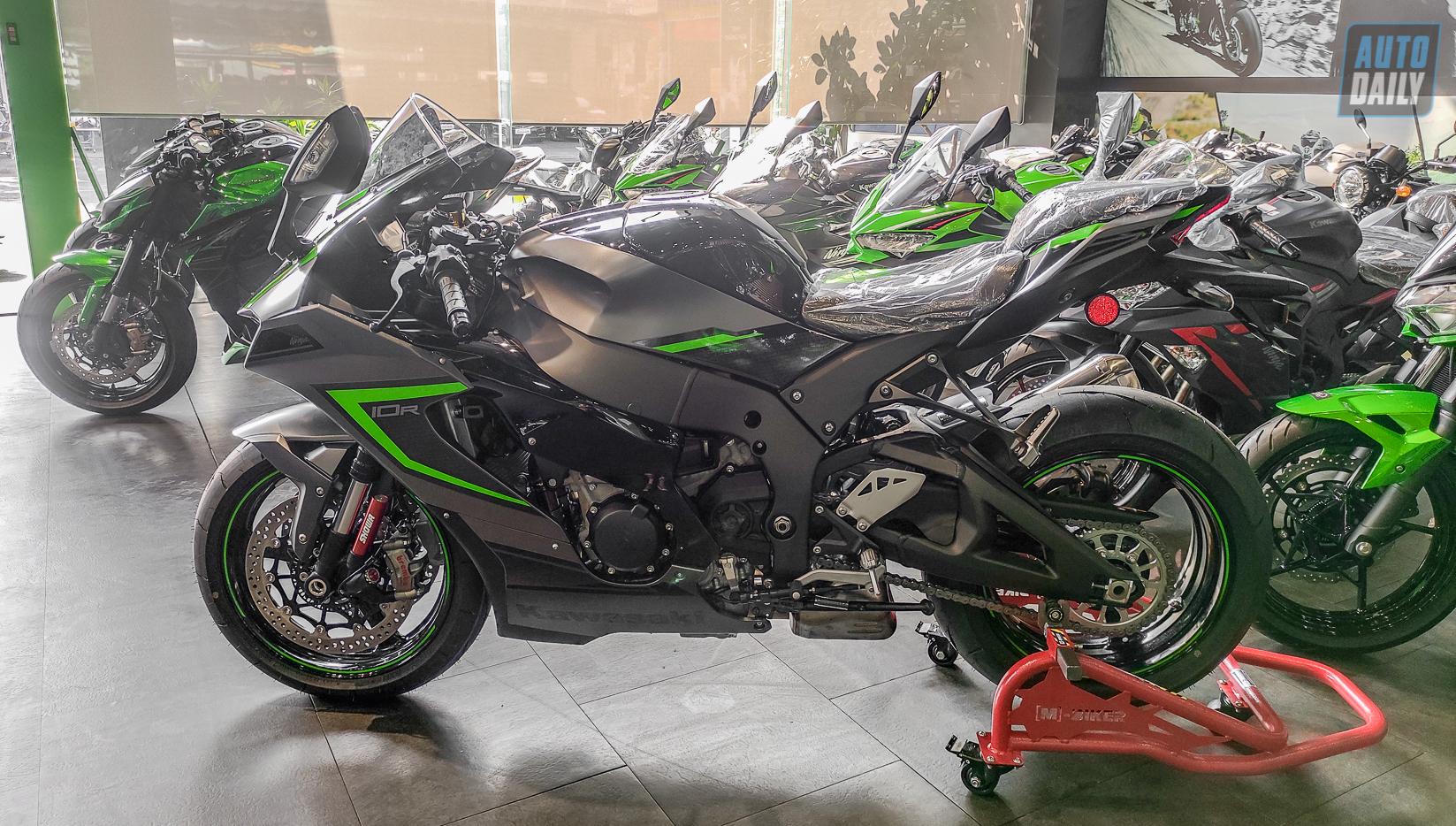 Kawasaki Ninja ZX-10R 2022 giá hơn 700 triệu đồng tại Việt Nam