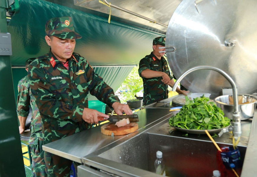 “Anh nuôi” của chúng tôi
