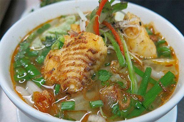 Cách nấu bánh canh cá lóc Huế ngon chuẩn vị