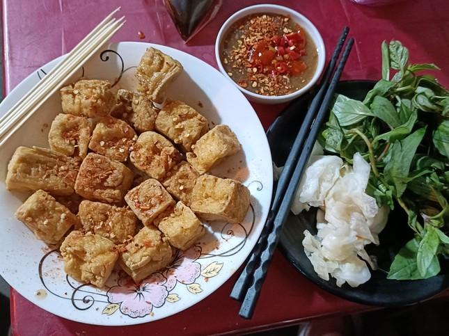 "Đặc sản" đậu hũ thúi ở Sài Gòn: Tưởng khó mê mà ăn rồi thì không thể chê! ảnh 1