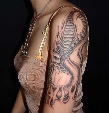 Rộ mốt xăm hình rắn của nhiều bạn gái