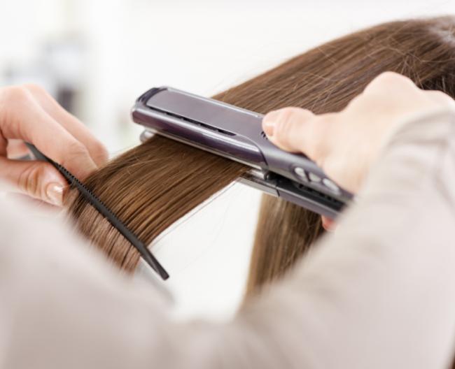 Hướng Dẫn Cách Duỗi Tóc Tại Nhà - VITA Clinic