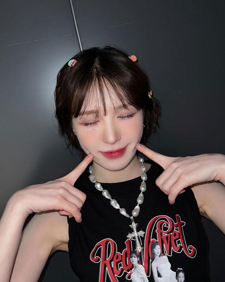 “Biến hóa” cùng các kiểu trang điểm đính đá cho cô nàng cá tính