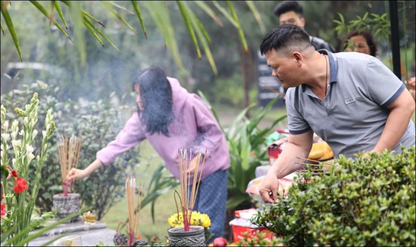 Văn khấn Tết Thanh minh tại nhà, ngoài mộ chuẩn nhất 2025