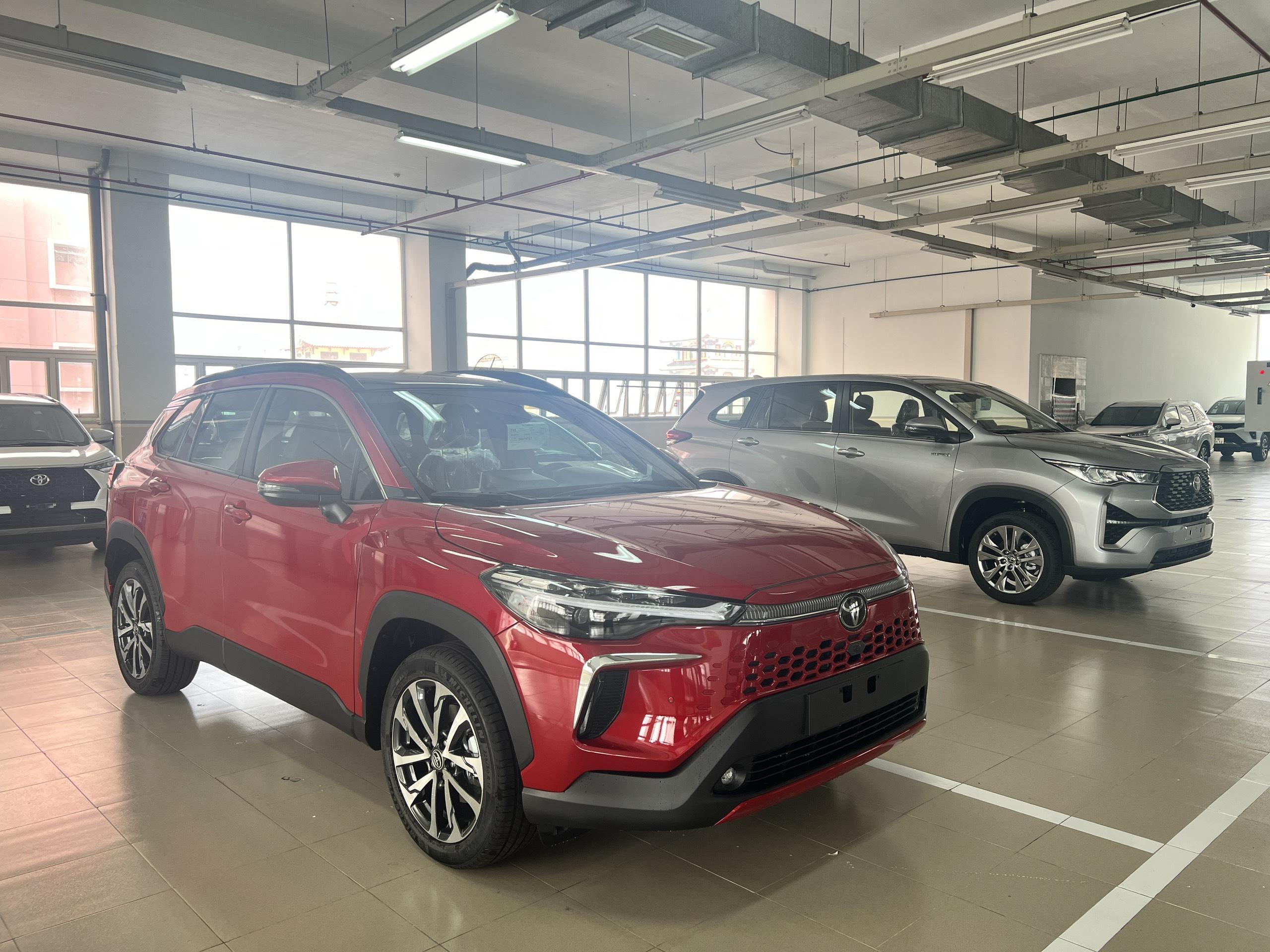 Toyota 4 chỗ cross