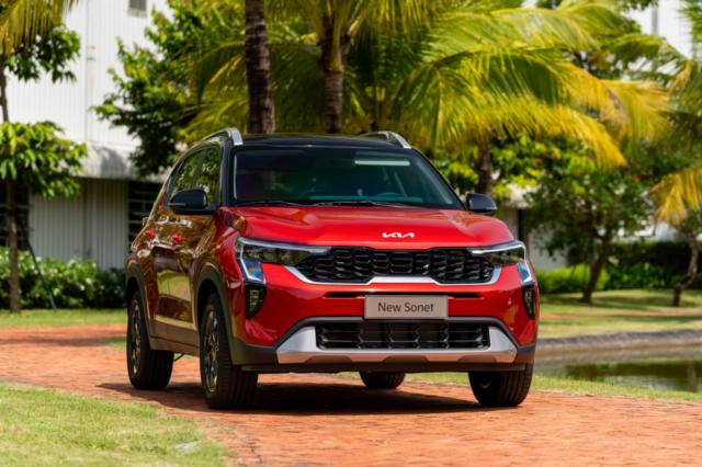 So sánh Kia Sonet và Toyota Raize – “Kẻ tám lạng, người nửa cân”