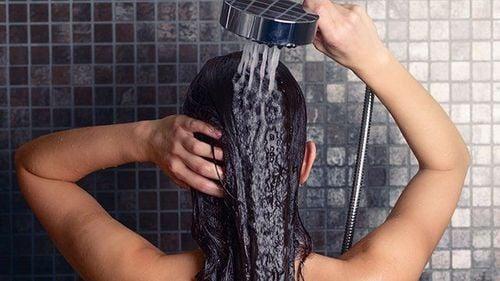 Tắm khuya có thể gây ra một số ảnh hưởng tới sức khỏe của bạn