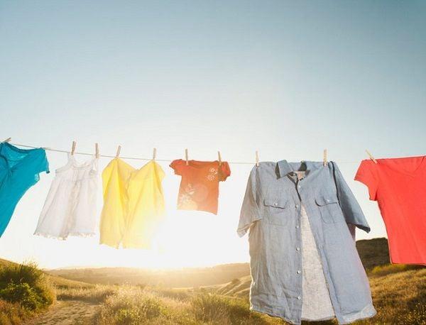 4 cách giữ màu quần áo mới mua hiệu quả bất ngờ
