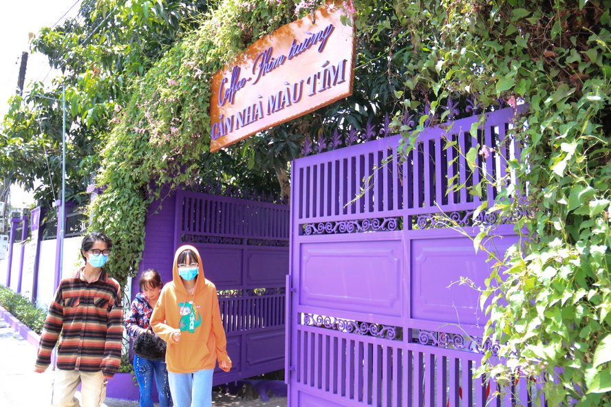 "Căn nhà màu tím" hút hồn du khách