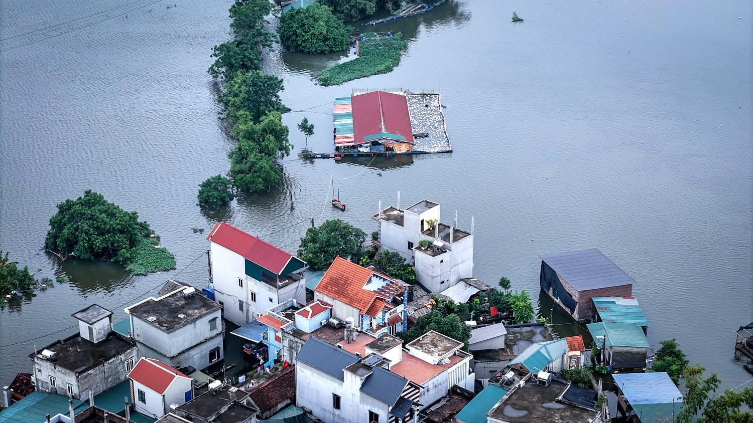 Nhiều xã ngoại thành Hà Nội trở thành "ốc đảo" vài ngày sau mưa lớn