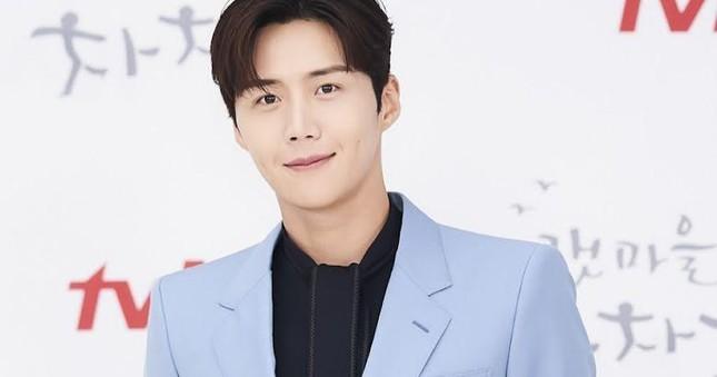 Tài tử Hàn Quốc thừa nhận ép bạn gái phá thai, sự nghiệp vừa vụt sáng lại lụi tắt