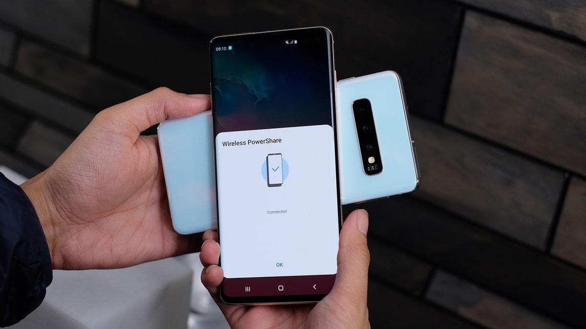 [Mẹo vặt] Hướng dẫn cách chia sẻ pin Samsung (Power Share) để sạc các thiết bị sử dụng sạc không dây khác
