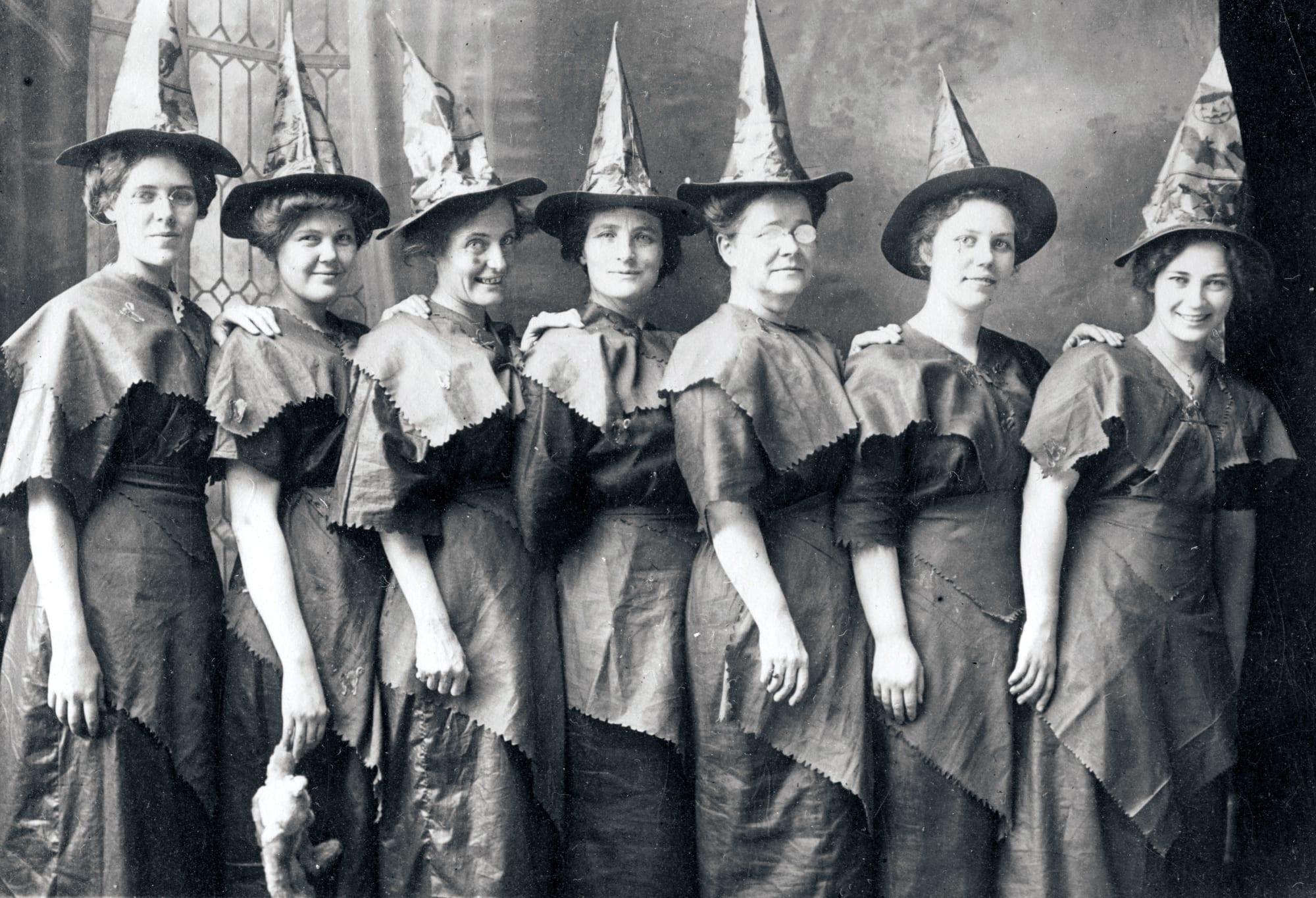 iDesign | Trang phục Halloween qua các thời đại ở Mỹ trông như thế nào?
