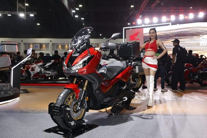 Sắp cấm xe xăng, mẫu xe tay ga địa hình được mong chờ mới về Việt Nam - 1