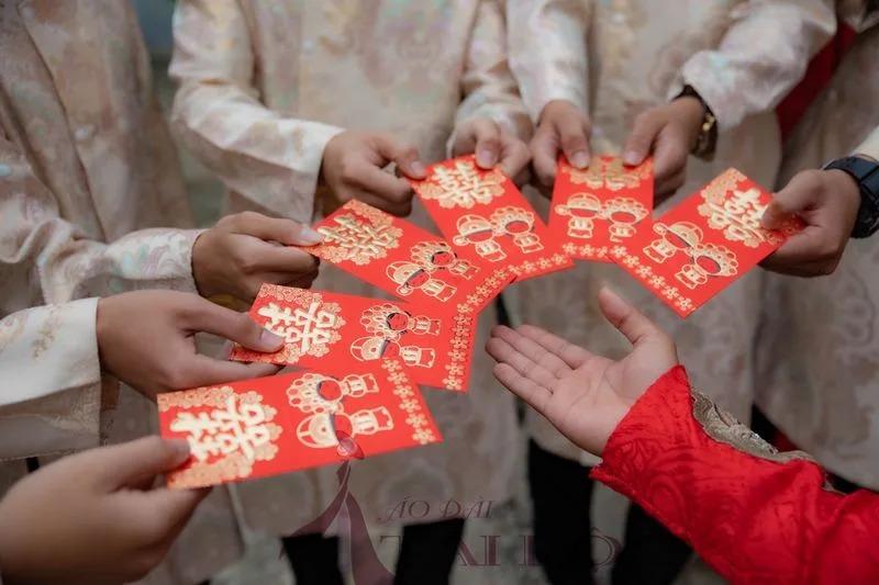 Tiền Lì Xì Bưng Quả Bao Nhiêu Là Hợp Lý Trong Lễ Ăn Hỏi?