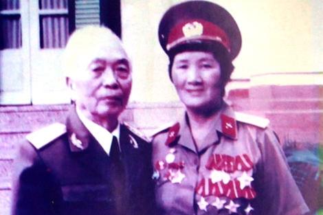 Nữ du kích tha chết cho 4 lính Mỹ vì thấy họ khoe ảnh vợ con rồi ôm nhau khóc