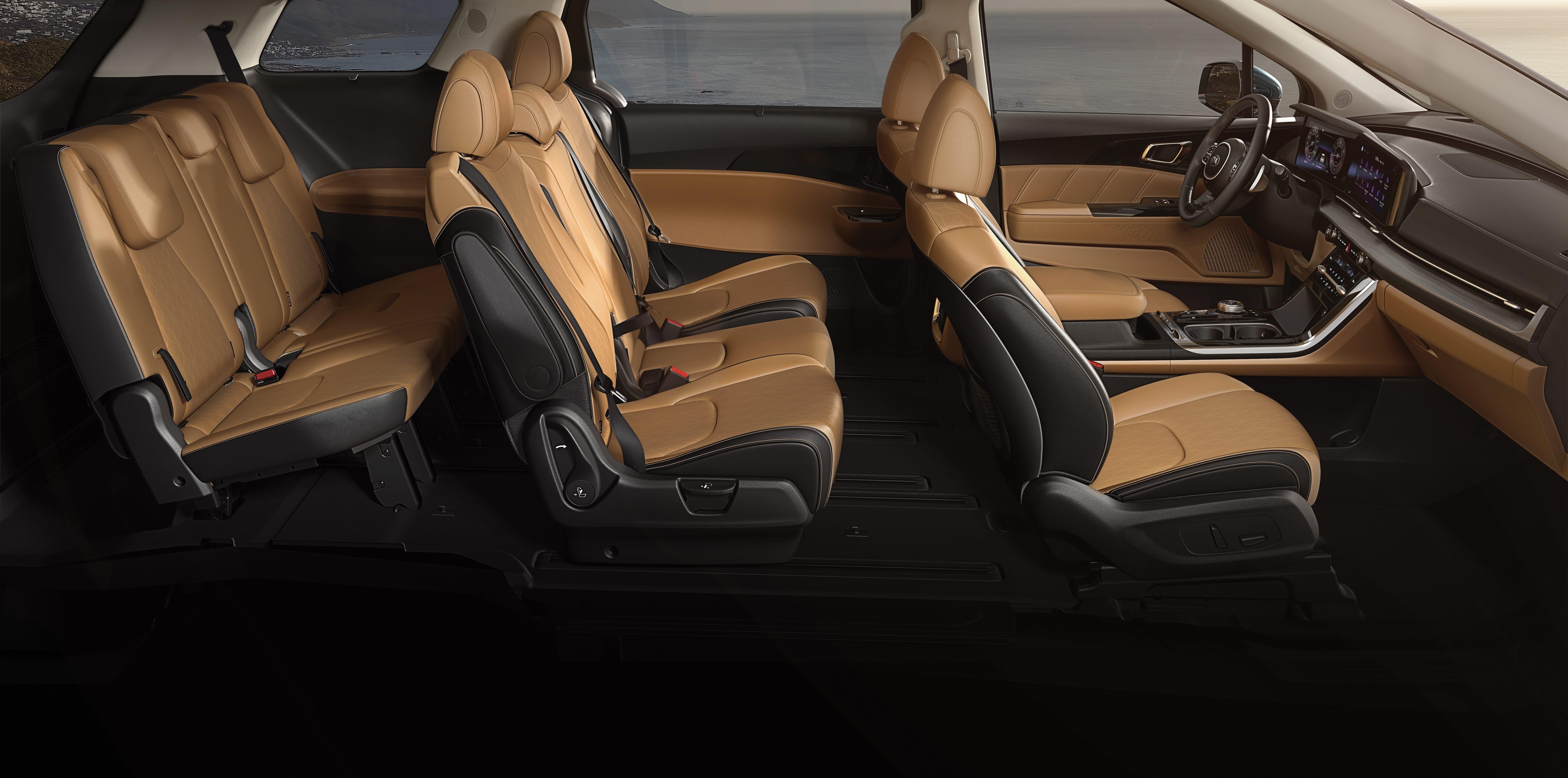 Cho thuê xe 8 chỗ Sài Gòn có tài xế, chở tối đa 9 người.