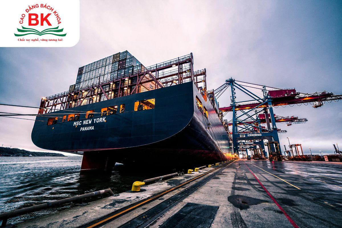 Top 5 ngành nghề hot nhất hiện nay khó bị AI thay thế