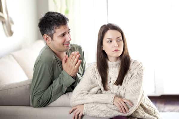 Cách Làm Lành Với Người Yêu: 7 Bí Quyết Hàn Gắn Mối Quan Hệ