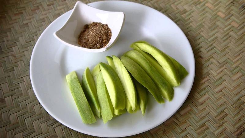 Xoài xanh bao nhiêu calo? Ăn xoài xanh có tốt cho sức khỏe không?