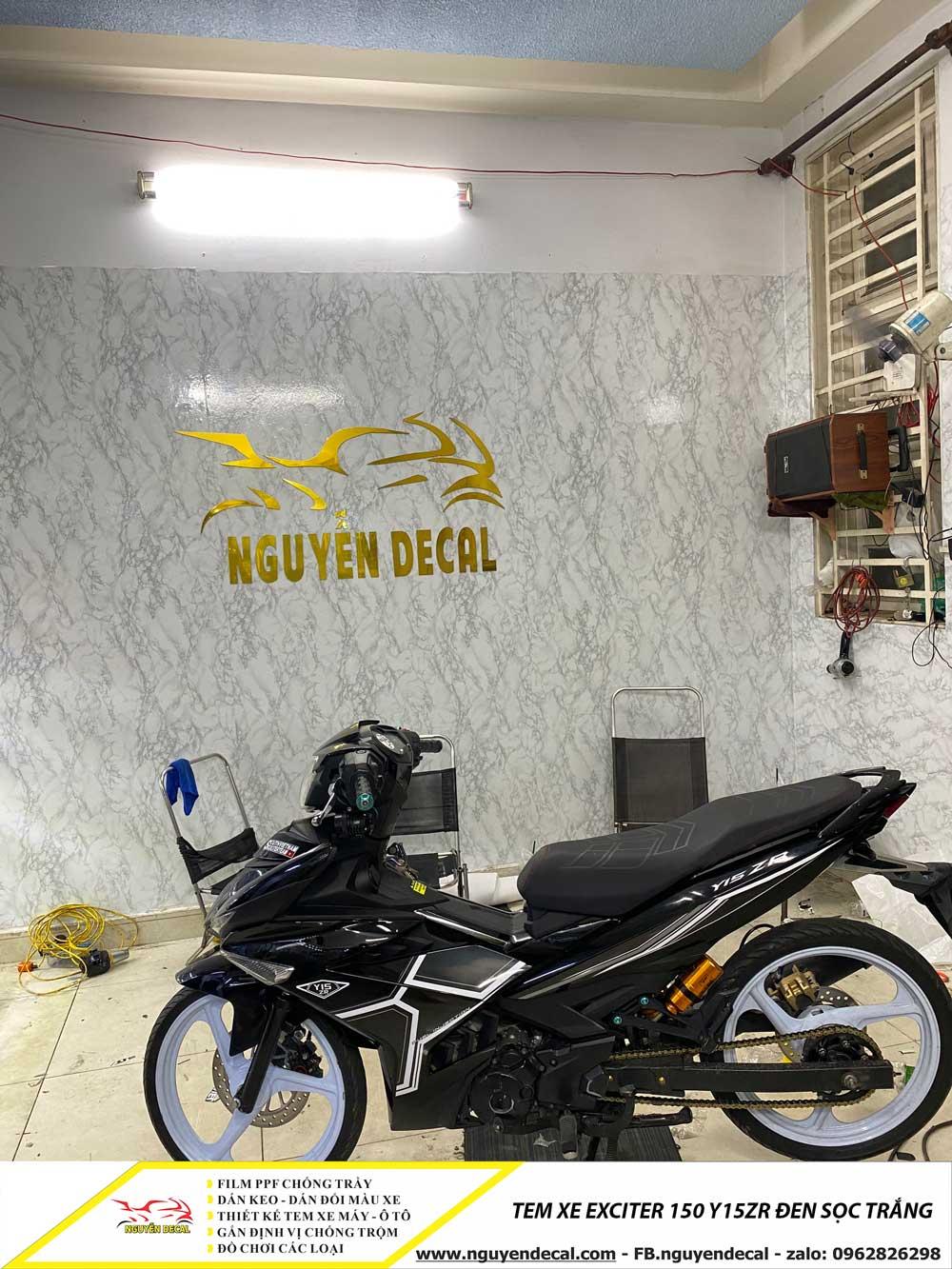 Tem xe Exciter 150 Y15zr đen trắng