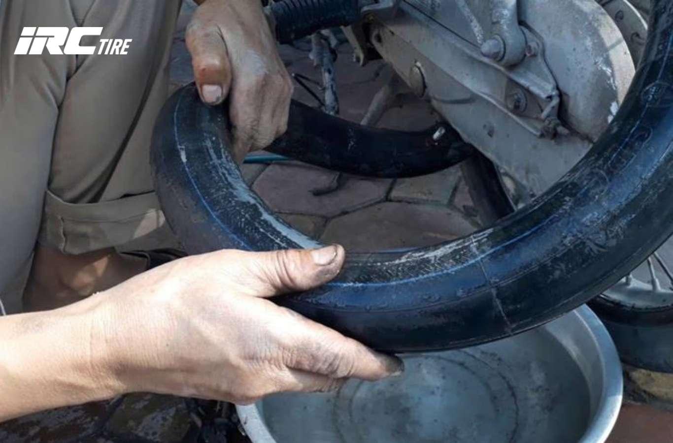 Thay  săm xe máy hết bao nhiêu tiền? Nên chọn loại nào hợp lý?