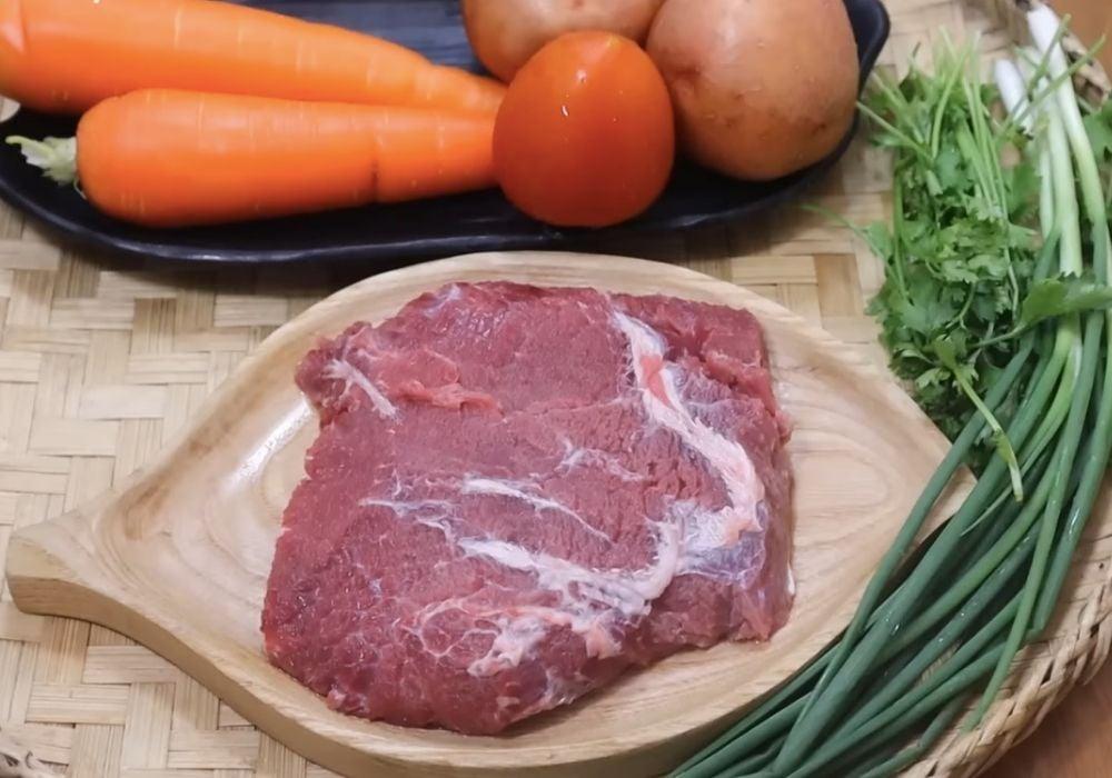 Cách làm thịt bò nấu khoai tây cà rốt ngon mềm, chuẩn vị