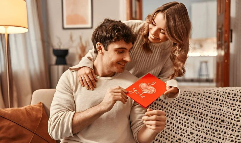 Trang trí thiệp Valentine 2025 đơn giản mà đẹp