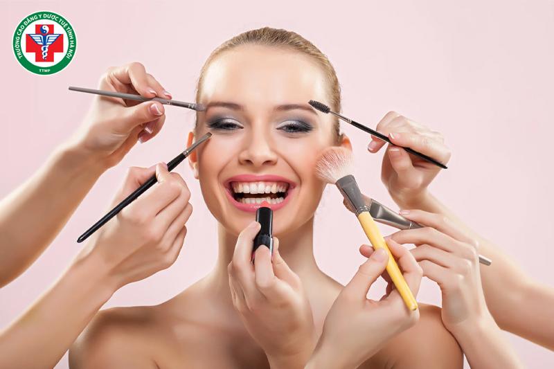 Ngành makeup học trường nào? Top 5 trường uy tín nhất