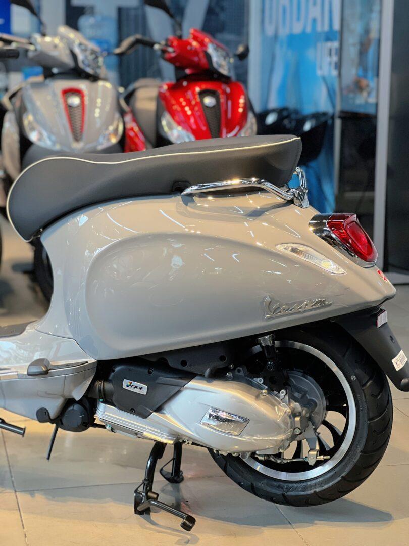 Vespa Sprint 125 Màu Xám – Grey Materia
