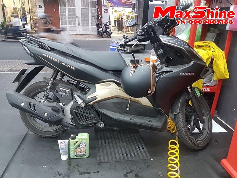 Thay nhớt xe tay ga Air Blade – Những thông tin cần biết